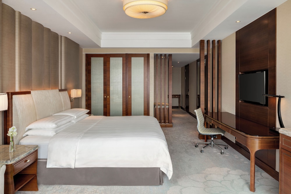 Executive Room, 1 King Bed, River View photo 3