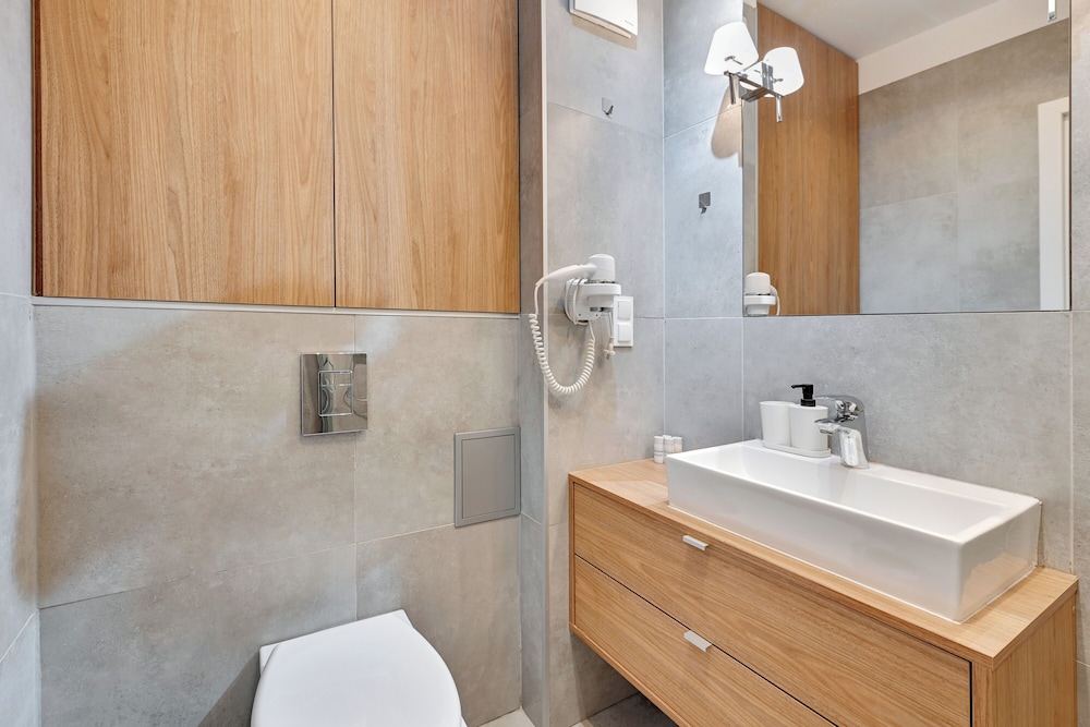 City Apartment - Photo 7