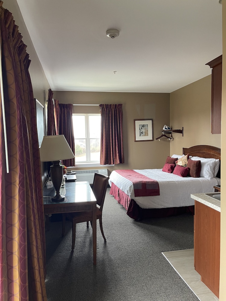 Suite, 1 King Bed (2nd Floor) photo 2