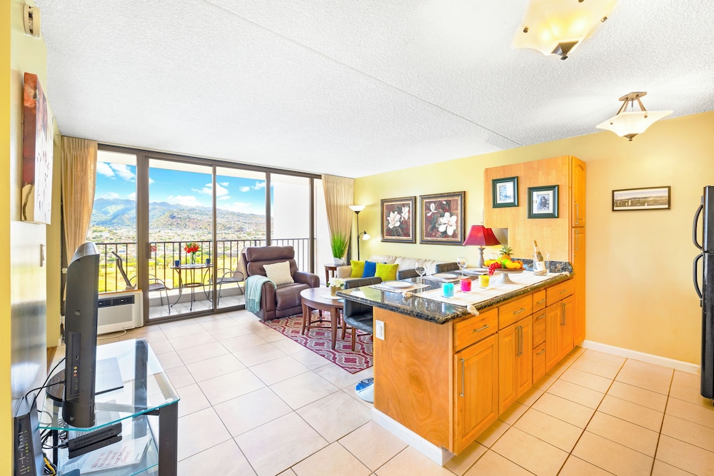Waikiki Banyan 1BR Condos with No Parking: Apartment, 1 Bedroom (0088 Wb 2801 T2) photo