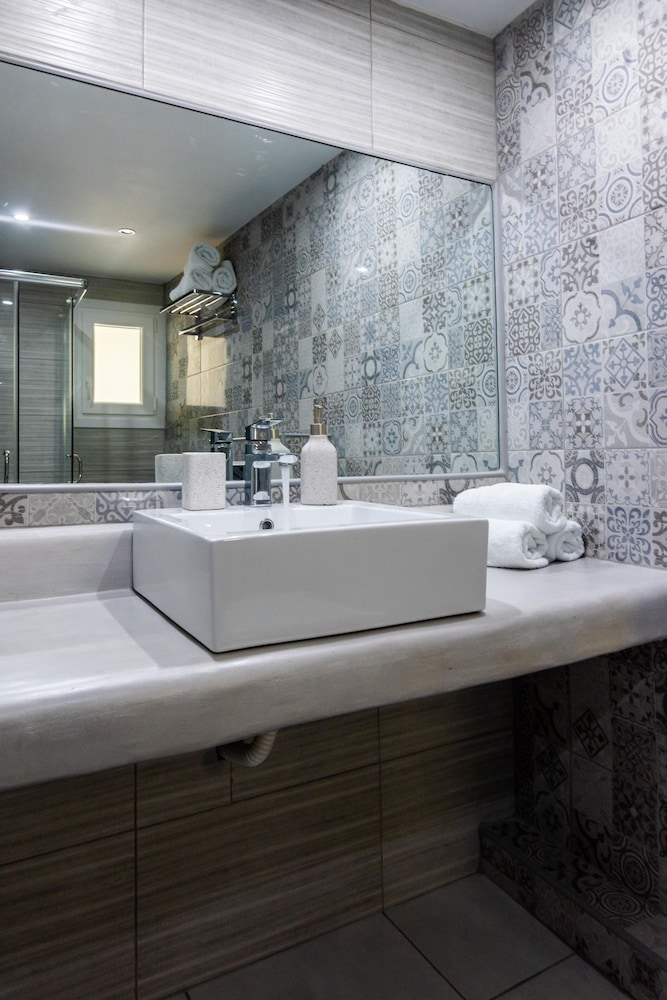 Superior Triple Room, Hot Tub photo 3