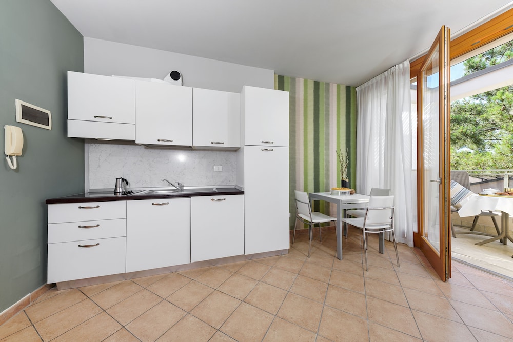 Family Apartment, 1 Bedroom (with Beach Access)