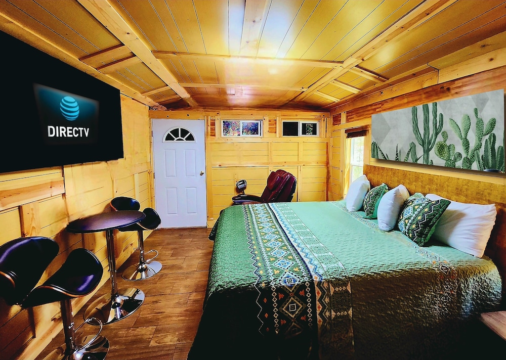 Luxury Cabin, 1 King Bed, Patio photo 1