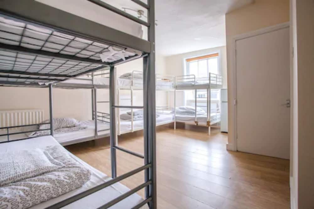 Basic Room, Multiple Beds, Ensuite photo 2