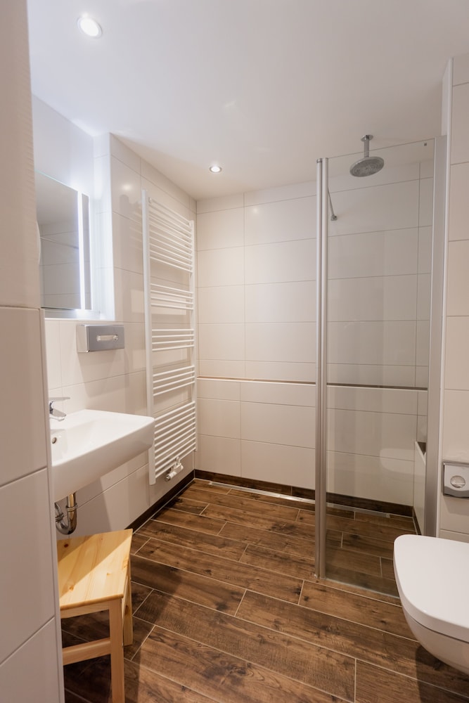 Basic Double Room - Photo 16