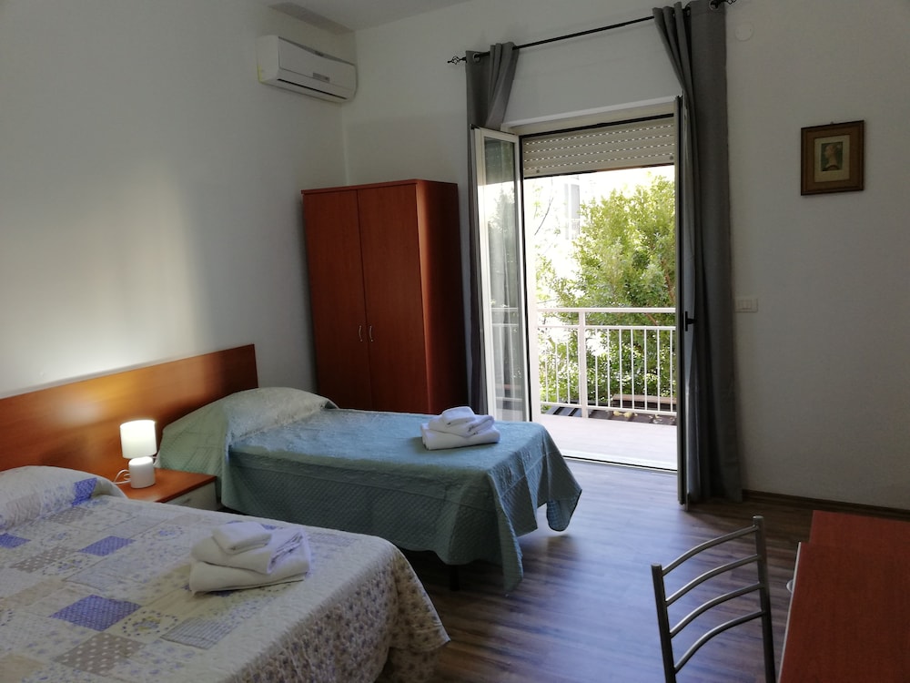 Standard Triple Room photo 3