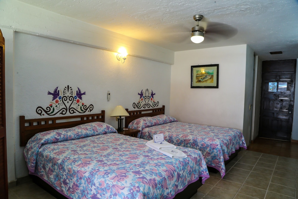 Standard Room, 2 Double Beds - Photo 2
