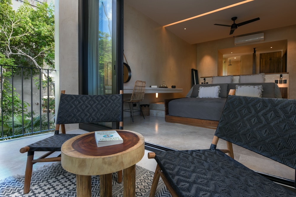 Luxury Suite with King Bed Balcony and Garden View - Photo 1