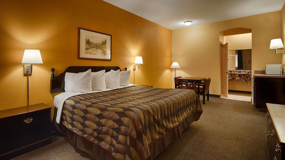 Standard Room, 1 King Bed, Accessible, Non Smoking photo 1