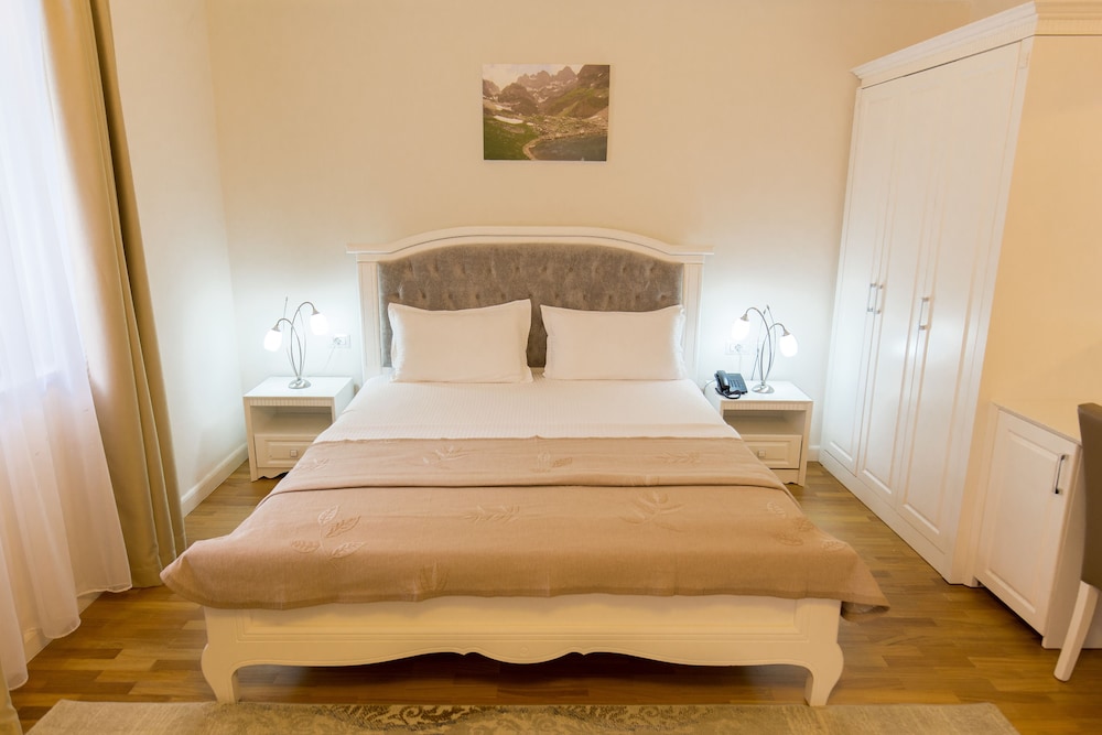 Standard Double Room, Garden View