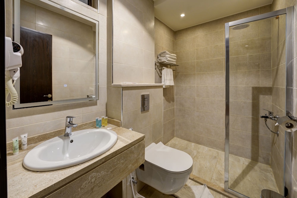 Deluxe Triple Room - Photo 10