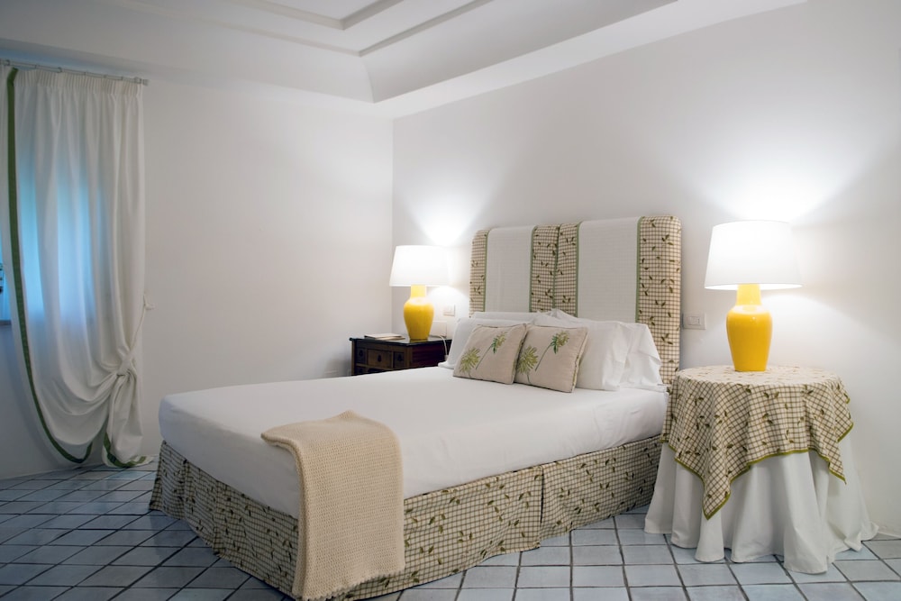 Executive Suite - Photo 1