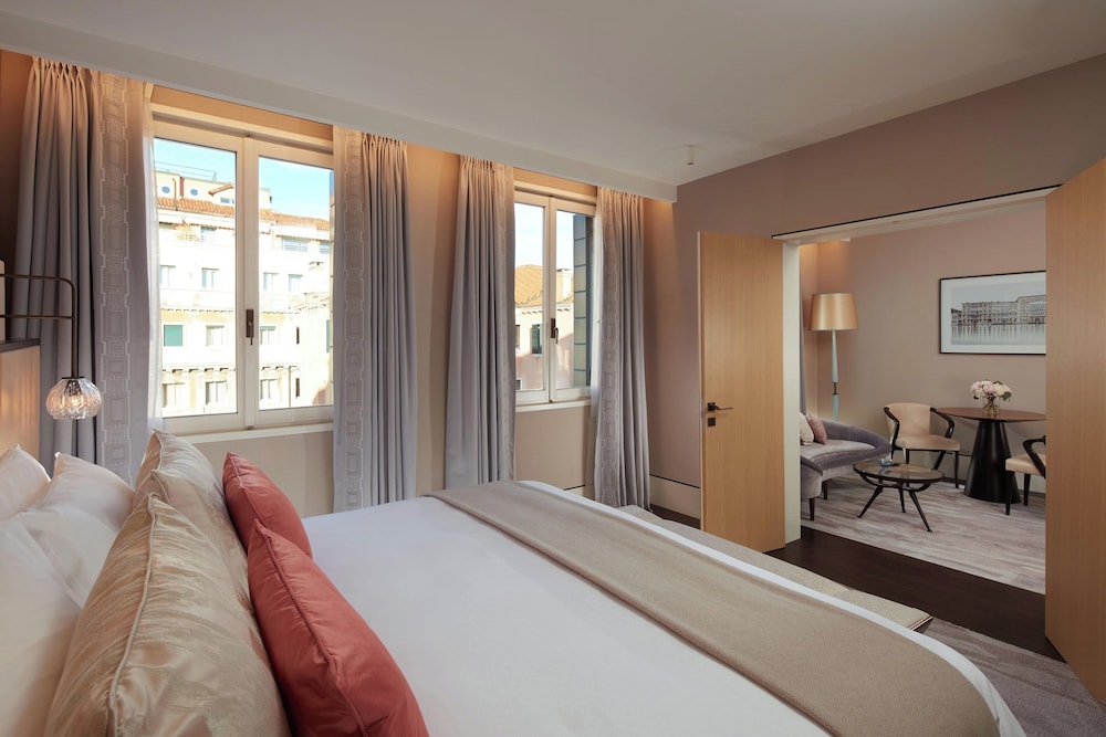 Venetian Suite