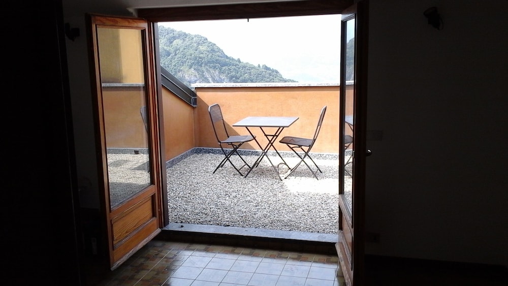 Family Apartment, 1 Bedroom, Kitchen, Lake View photo 3