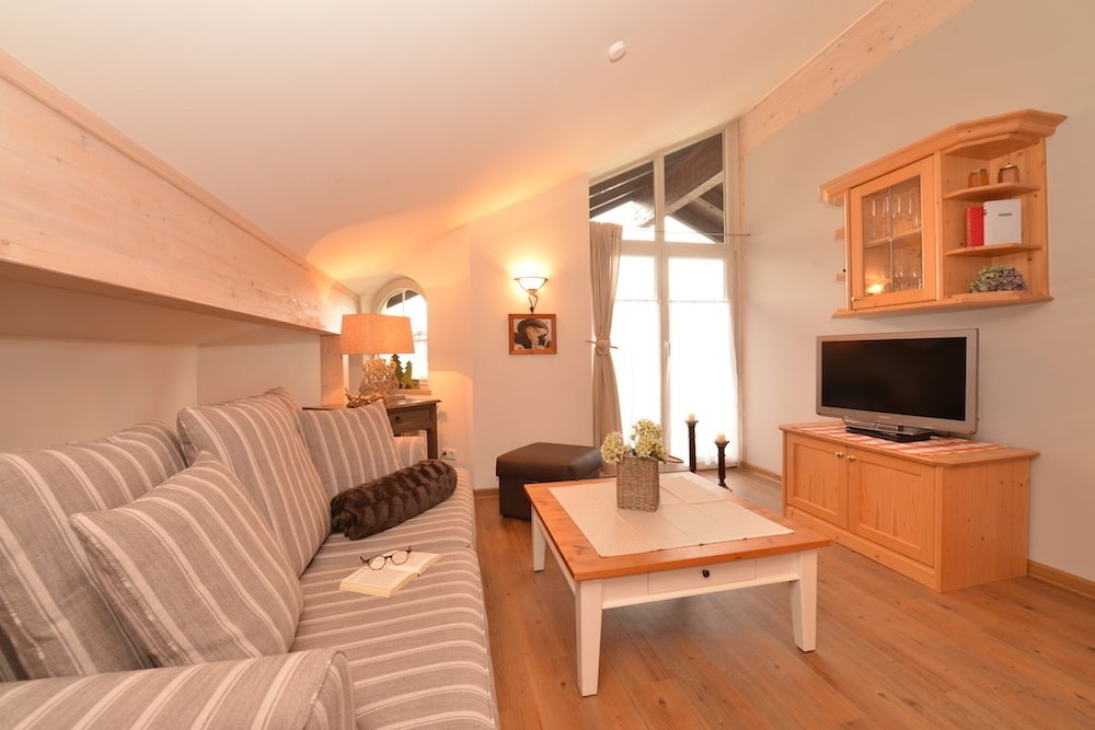 Comfort Condo, 1 Bedroom, Balcony, Mountain View (08 | himmelREICH) photo 2