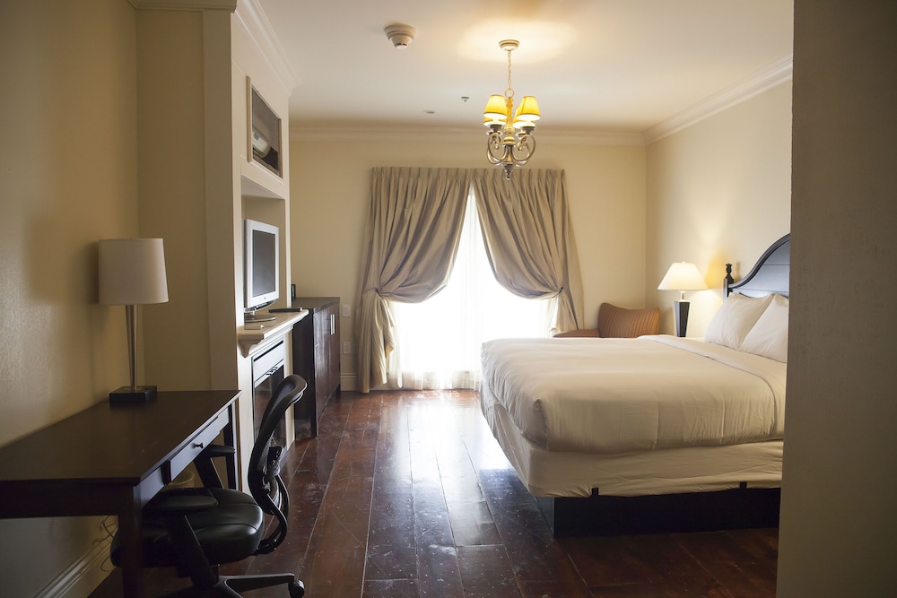 Standard Room, 1 Queen Bed, Accessible