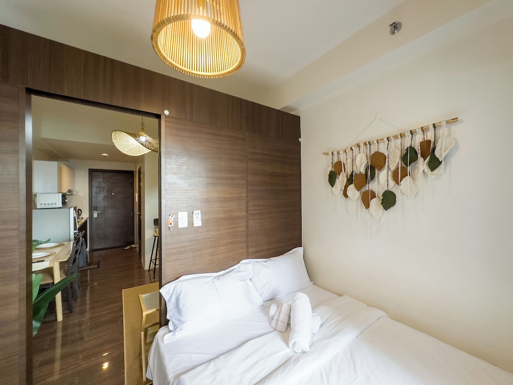Exclusive Condo, Multiple Beds, Refrigerator & Microwave photo 2