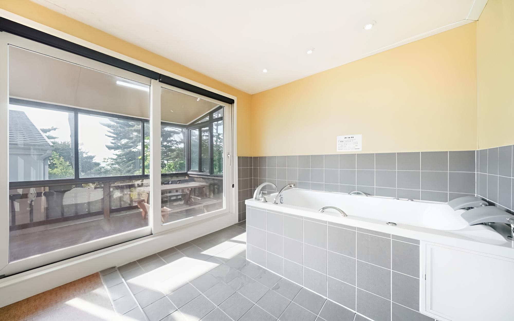 Room (Ivy (spa Unshared House))