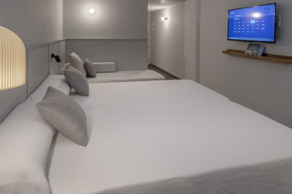 Habitación Triple Estándar con Vista a la Ciudad