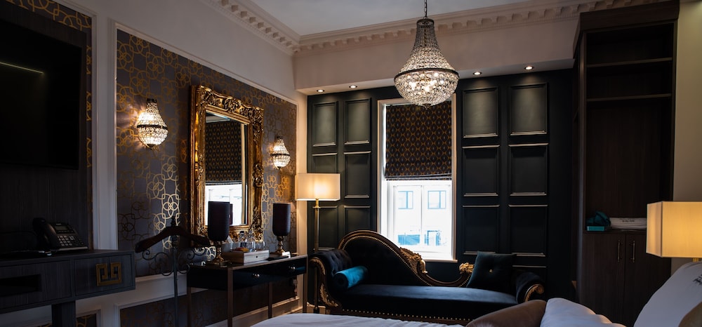 Regency Suite