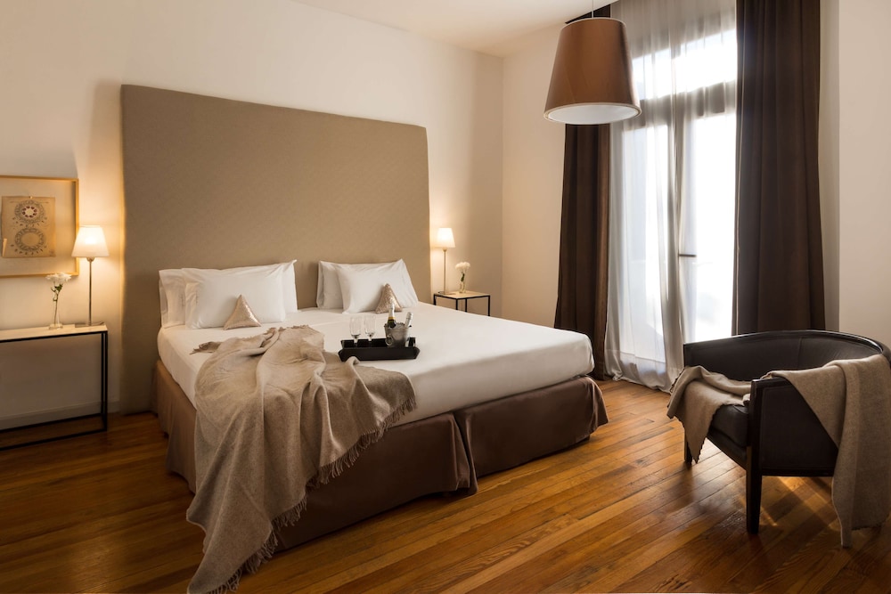 Suite, 1 King Bed, Non Smoking - Photo 1