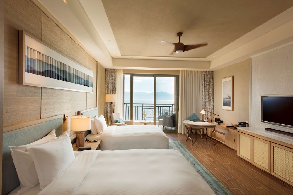 Premier Twin Room, Balcony photo 2