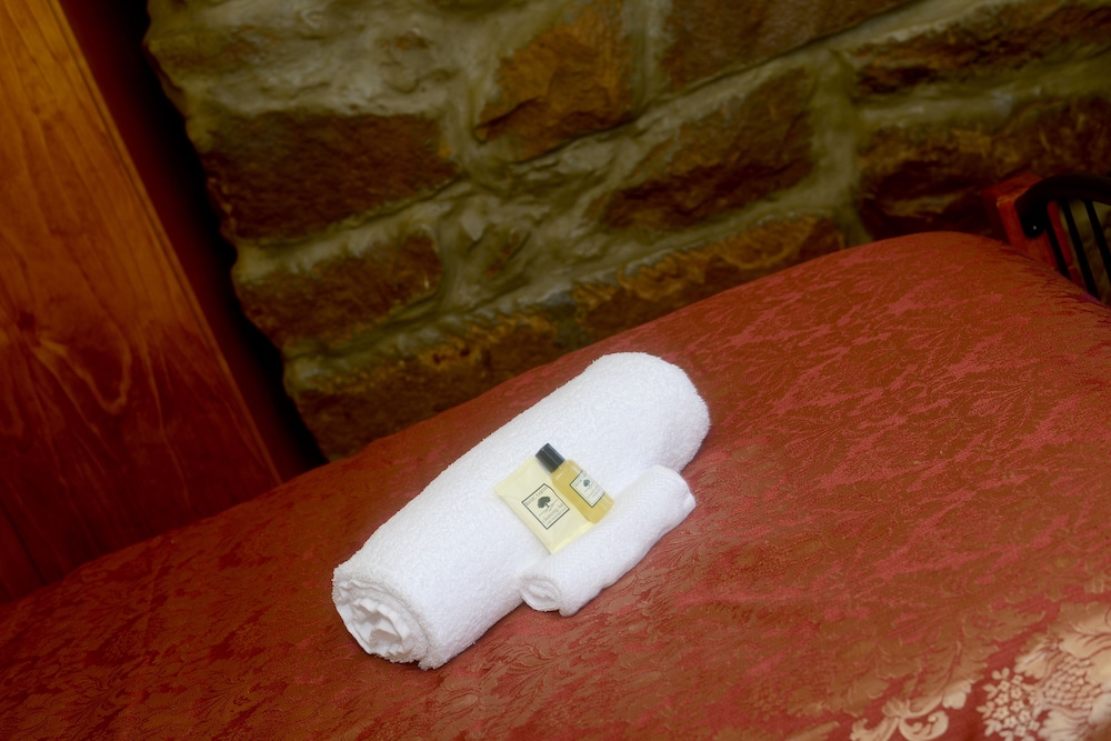Standard Room, Non Smoking, Shared Bathroom (Groundfloor Twin Suite) photo 1