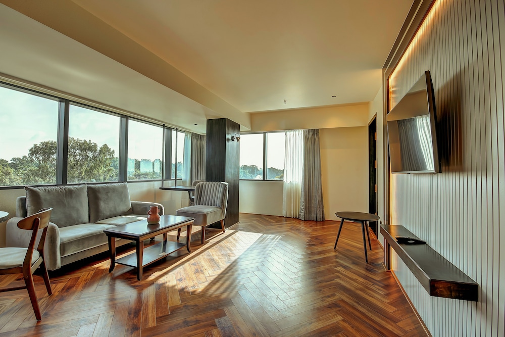 Premium Suite - Photo 6
