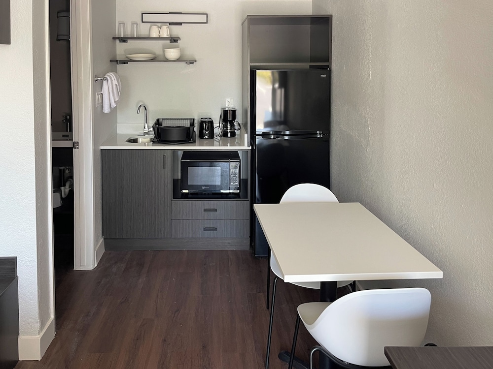 Standard Room, 2 Double Beds, Non Smoking, Kitchenette photo 3