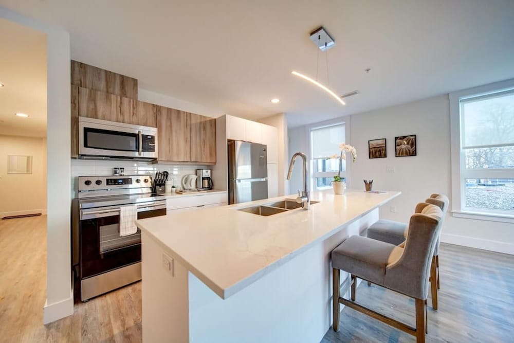 Stylish Modern Condo w Parking Location Coffee, Foto 14