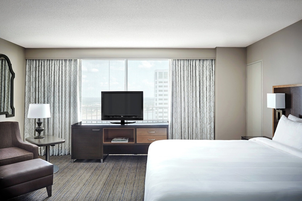 Deluxe Room, 1 King Bed - Photo 1