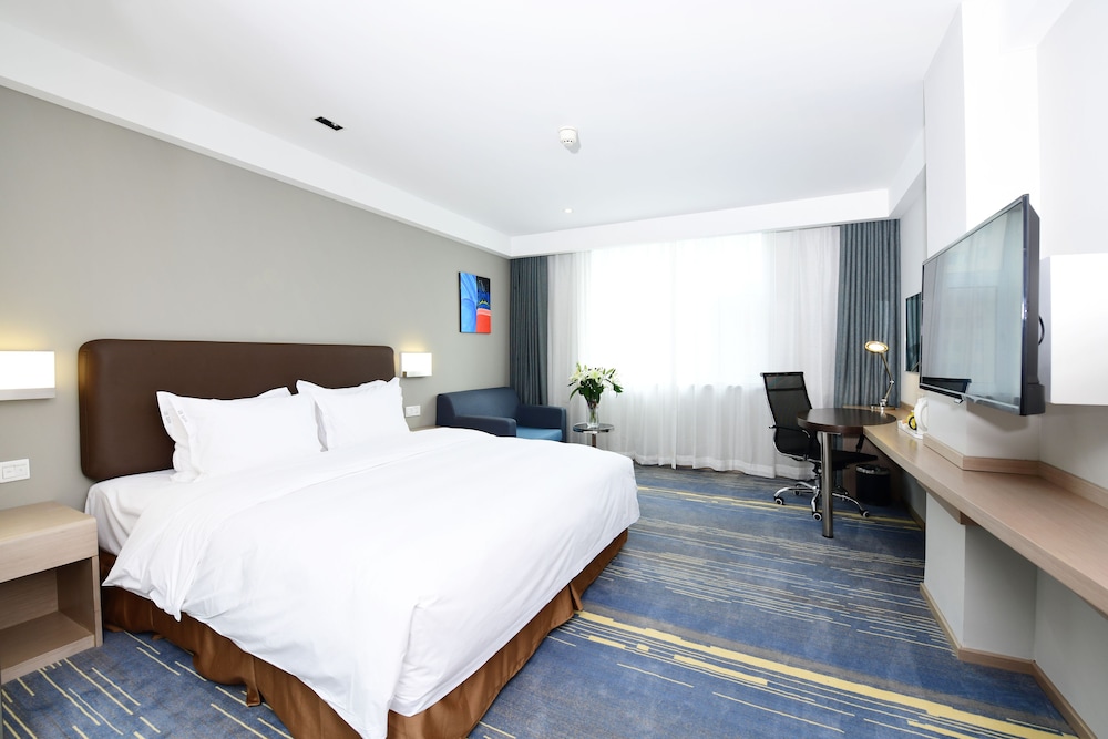 Room, 1 King Bed, Accessible photo 2