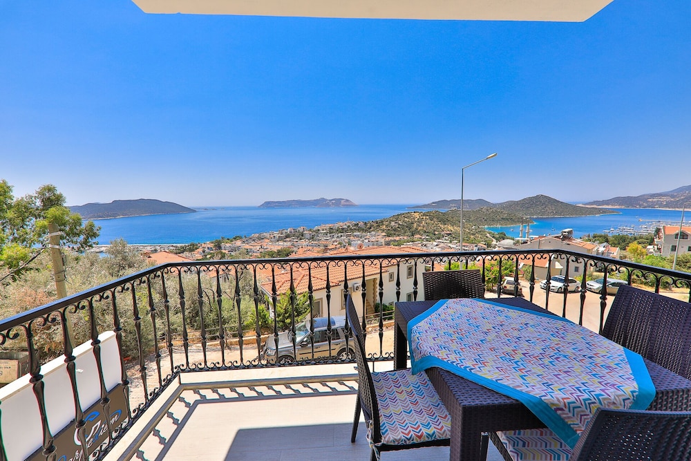 Standard Suite, Sea View - Photo 10