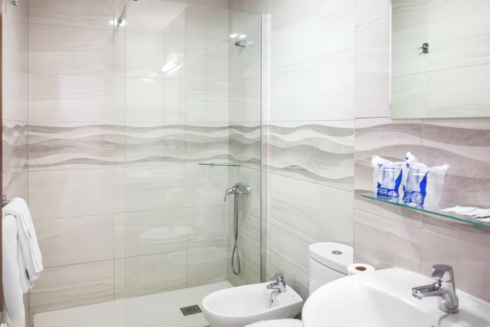 Double Room - Photo 15