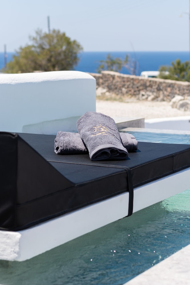 Deluxe Suite with plunge pool and sea view - Photo 26