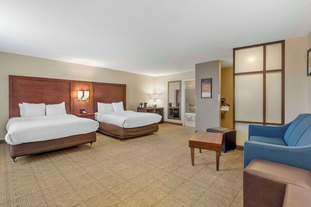 Suite, 2 Queen Beds, Non Smoking - Photo 3
