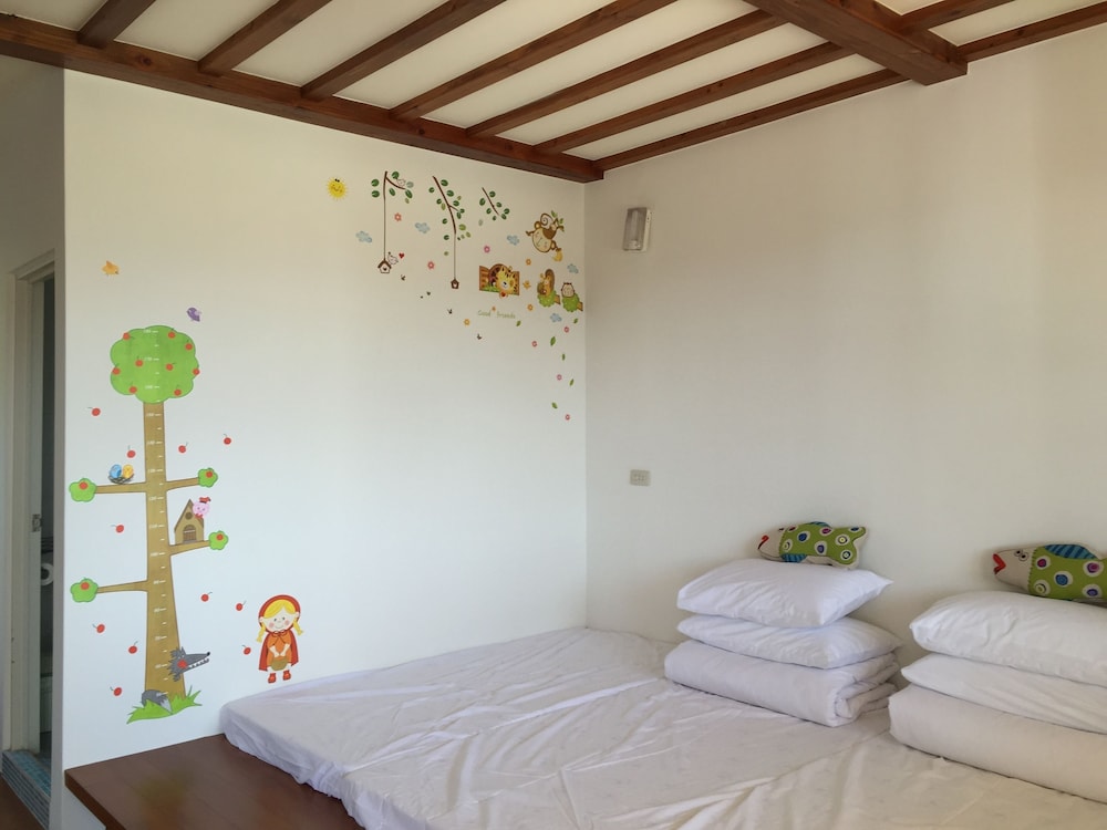 Gallery Quadruple Room, Multiple Beds, Non Smoking photo 2