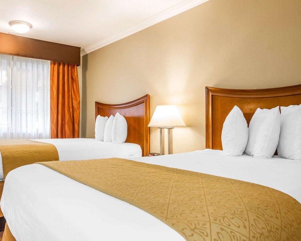 Double Room, 2 Double Beds, Non Smoking - Photo 1