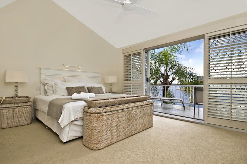 3 Bedroom Waterfront Standard Apartment photo 1