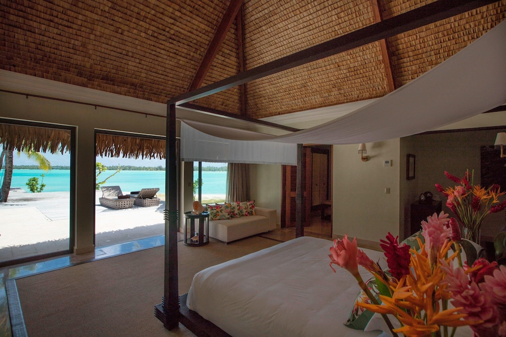 Royal Villa, 3 Bedrooms, Beach View photo 2