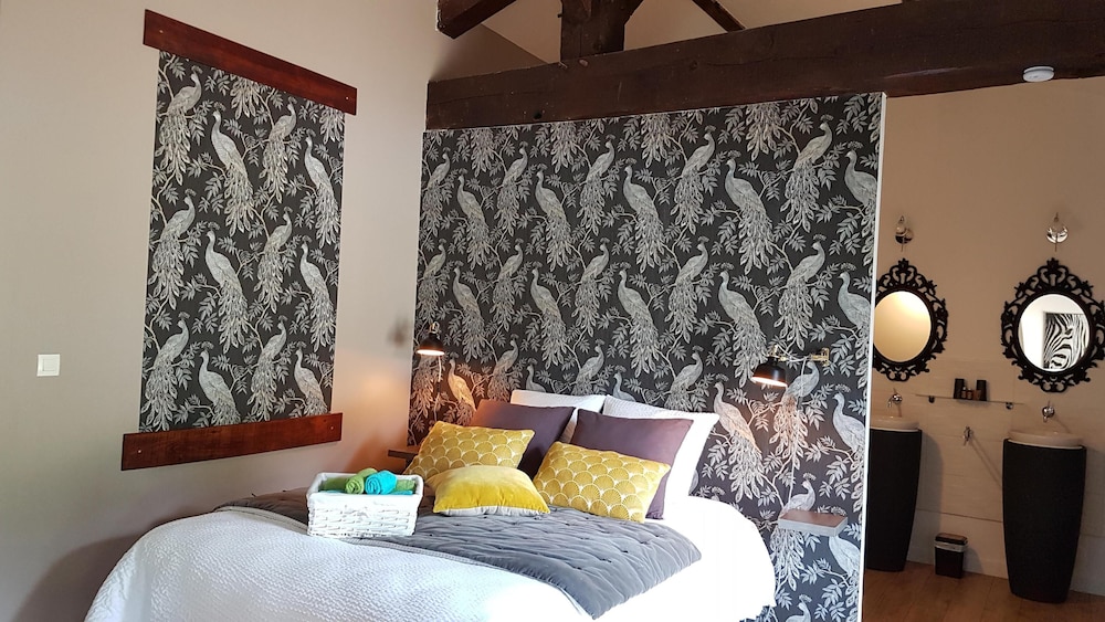 Superior Double or Twin Room, Ensuite, Pool View (et jardin)