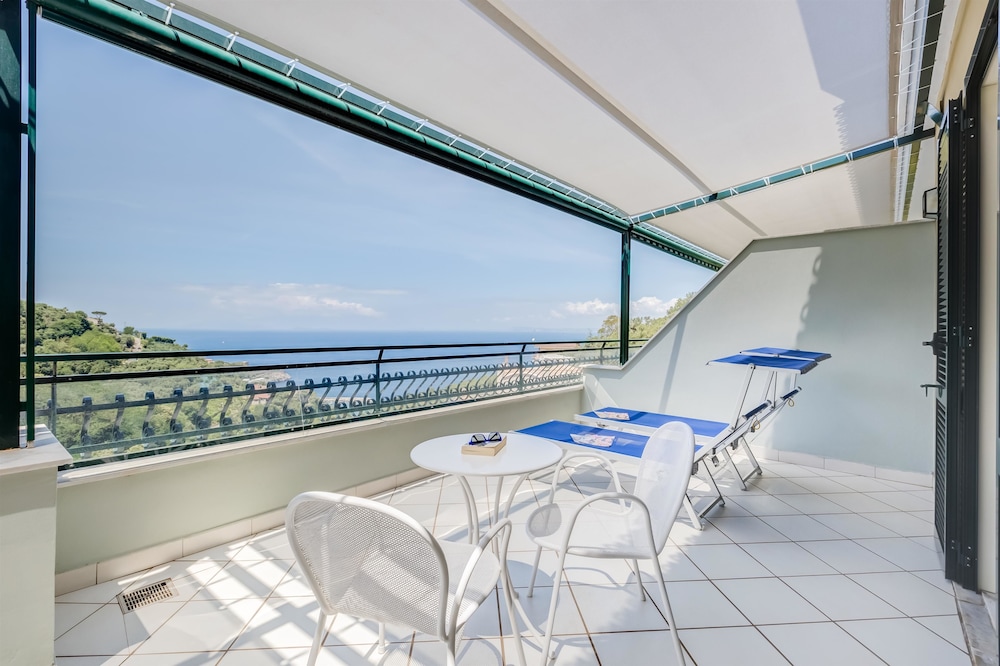Superior Room, 1 Queen Bed, Sea View - Photo 5