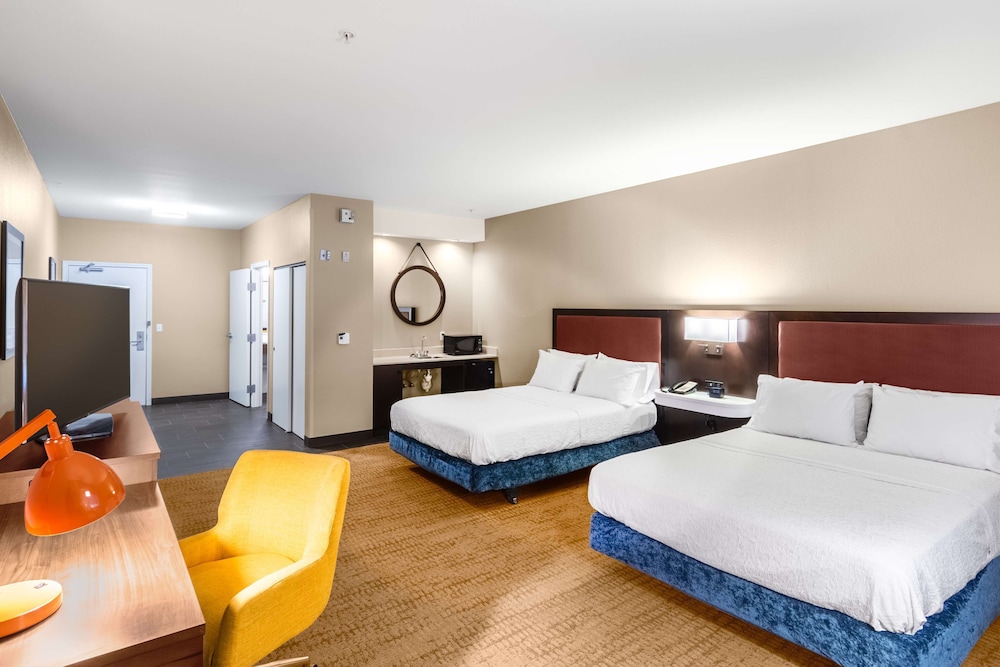 Room, 1 King Bed, Accessible photo 1