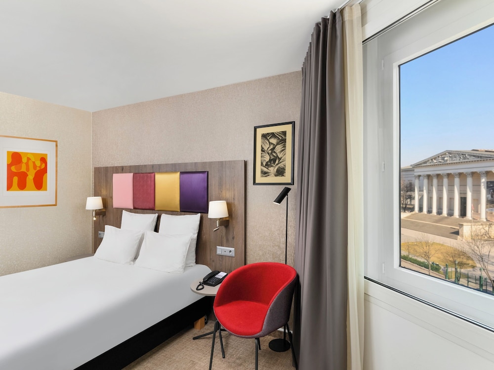 Basic Double Room, 1 Double Bed, Museum View