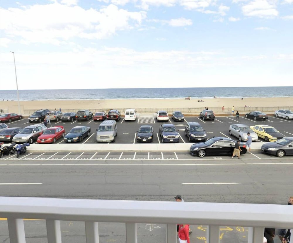 Standard Room, 1 King Bed, Balcony, Ocean View photo 3