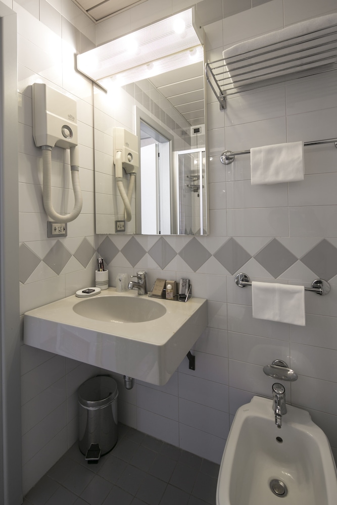 Economy Double Room Single Use photo 2