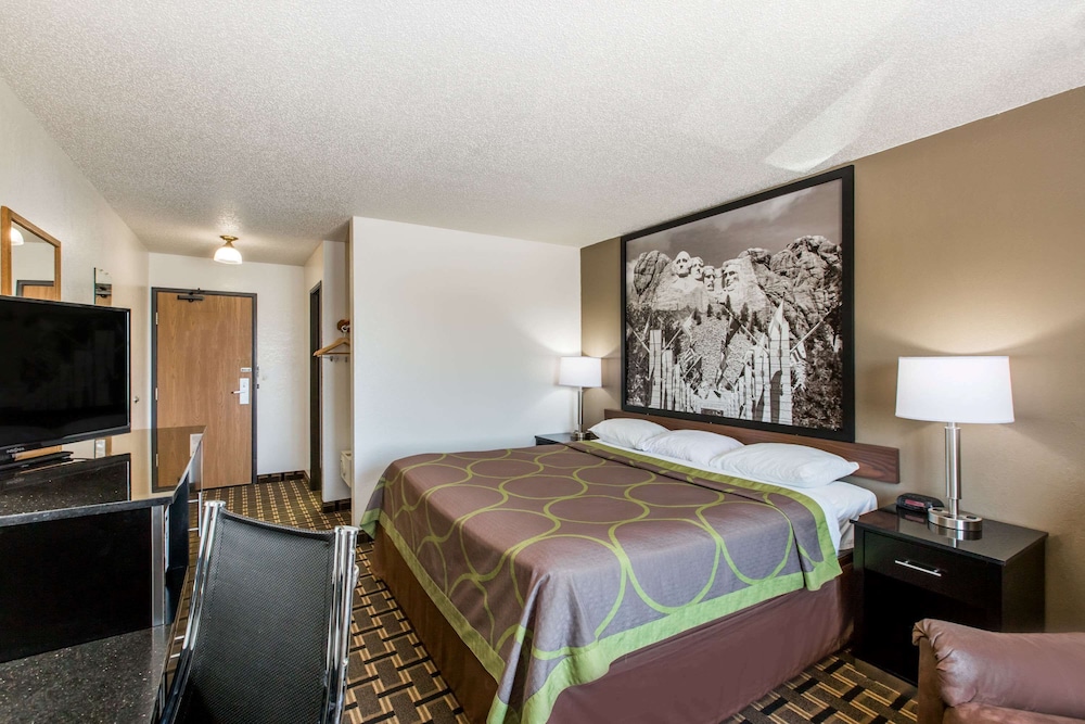 Standard Room, 1 Queen Bed, Non Smoking - Photo 5