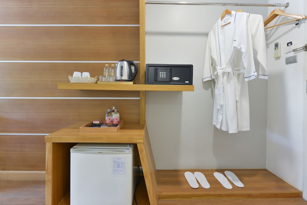 Deluxe Room with See-through Bathtub