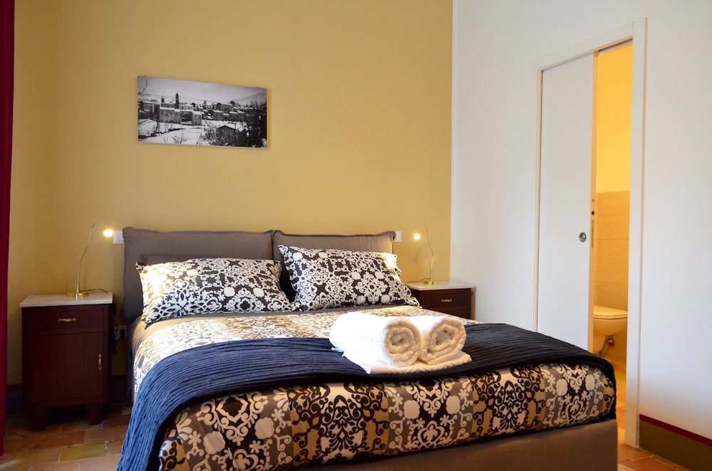 Double Room, Ensuite, Courtyard View photo 3