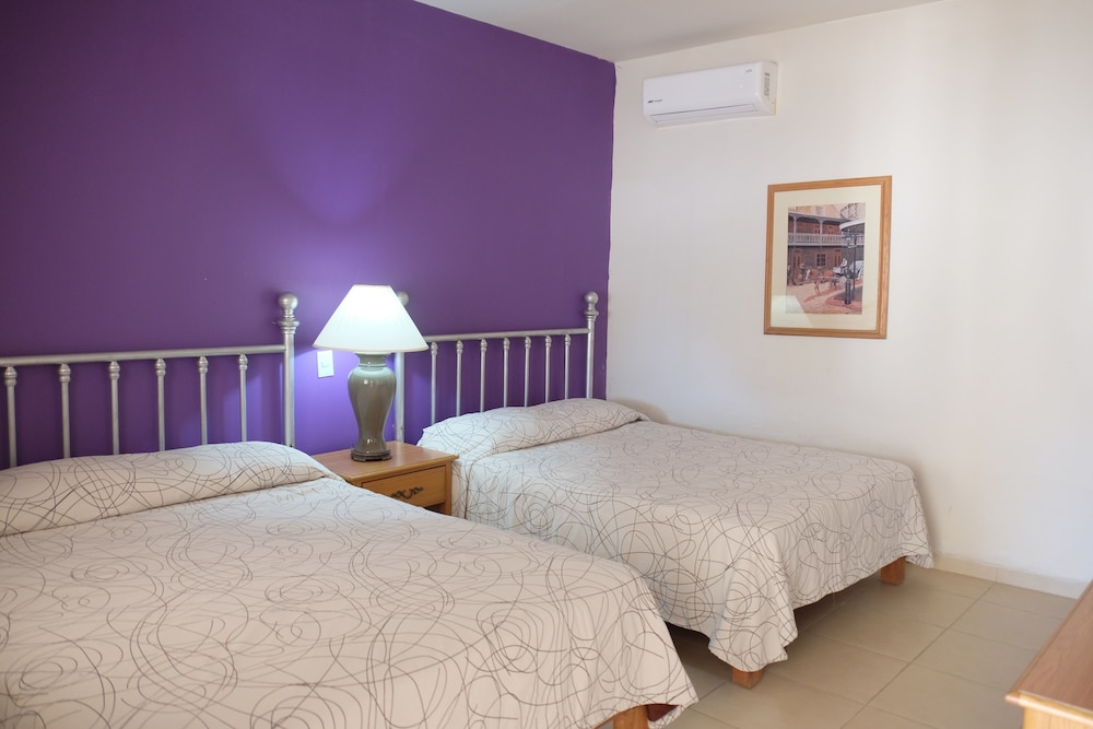 Single Room, 1 Queen Bed photo 3
